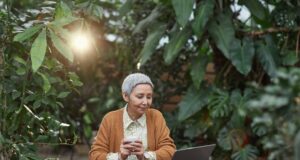 Top Tech Tools for Seniors to Manage Health and Wellness