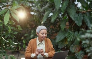 Top Tech Tools for Seniors to Manage Health and Wellness